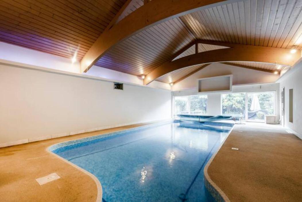 Coach House Villa Woking Esterno foto