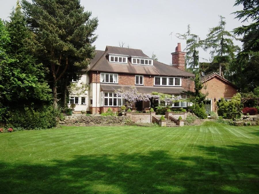 Coach House Villa Woking Esterno foto