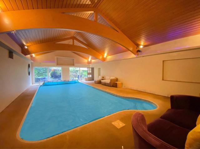 Coach House Villa Woking Esterno foto