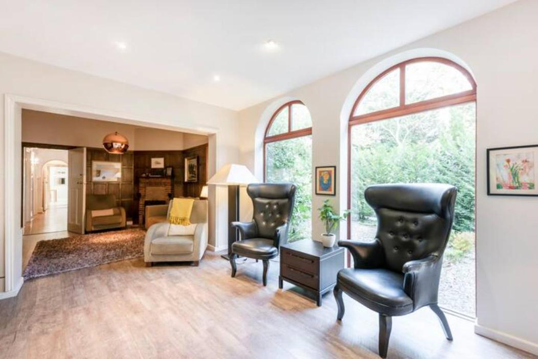 Coach House Villa Woking Esterno foto