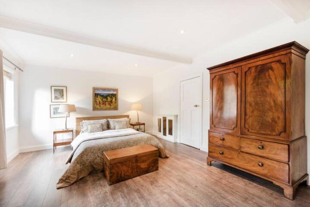 Coach House Villa Woking Esterno foto