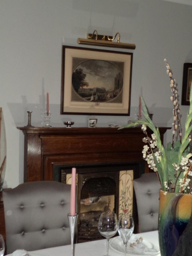 Coach House Villa Woking Esterno foto