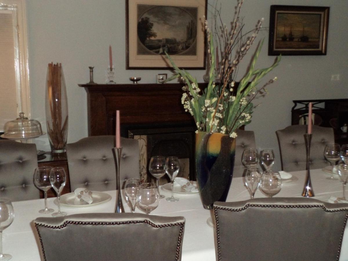 Coach House Villa Woking Esterno foto