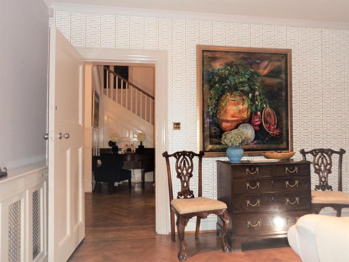 Coach House Villa Woking Esterno foto