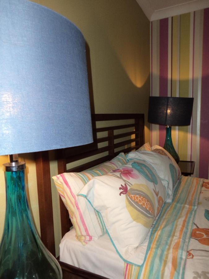 Coach House Villa Woking Esterno foto