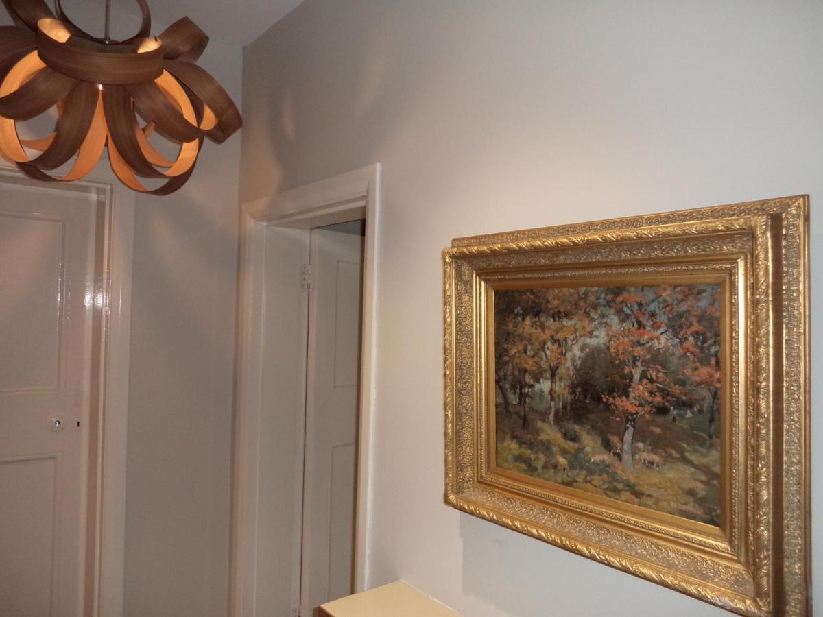 Coach House Villa Woking Esterno foto