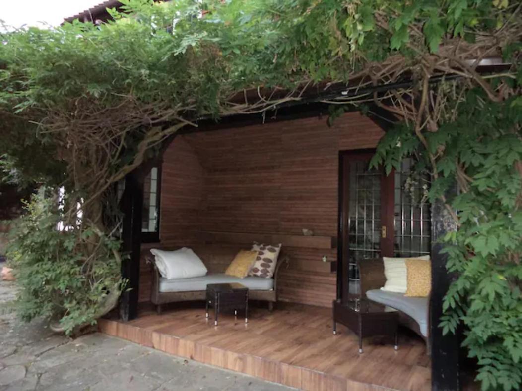 Coach House Villa Woking Esterno foto