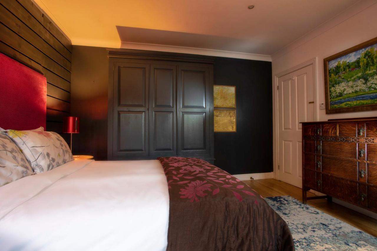 Coach House Villa Woking Esterno foto