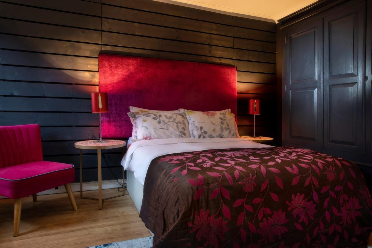 Coach House Villa Woking Esterno foto
